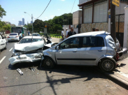  بالفيديو: إصابة طفيفة لشاب بحادث طرق مروّع في شارع شيفتي يسرائيل بيافا